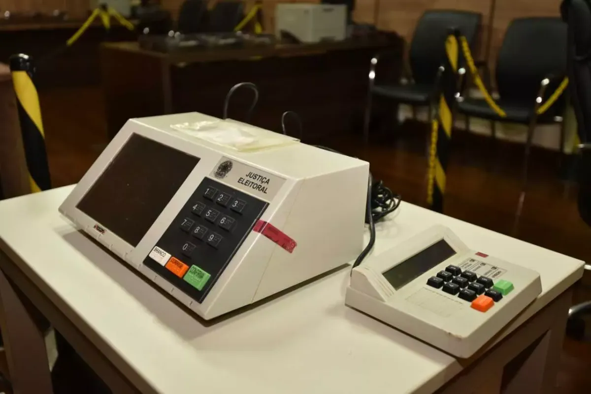 Vai viajar nas eleições? Veja como funciona e quem pode solicitar o voto em trânsito