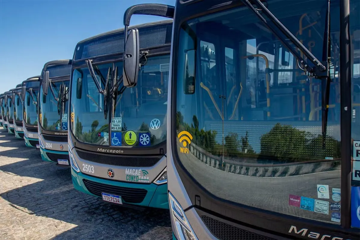 Macaé revoluciona o transporte público com abrigos solares, Wi-Fi e monitoramento ao vivo