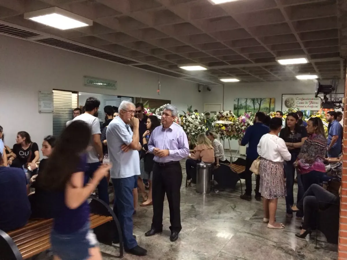 Corpo de gerente de banco morta após procedimento estético no RJ é velado em Mato Grosso
