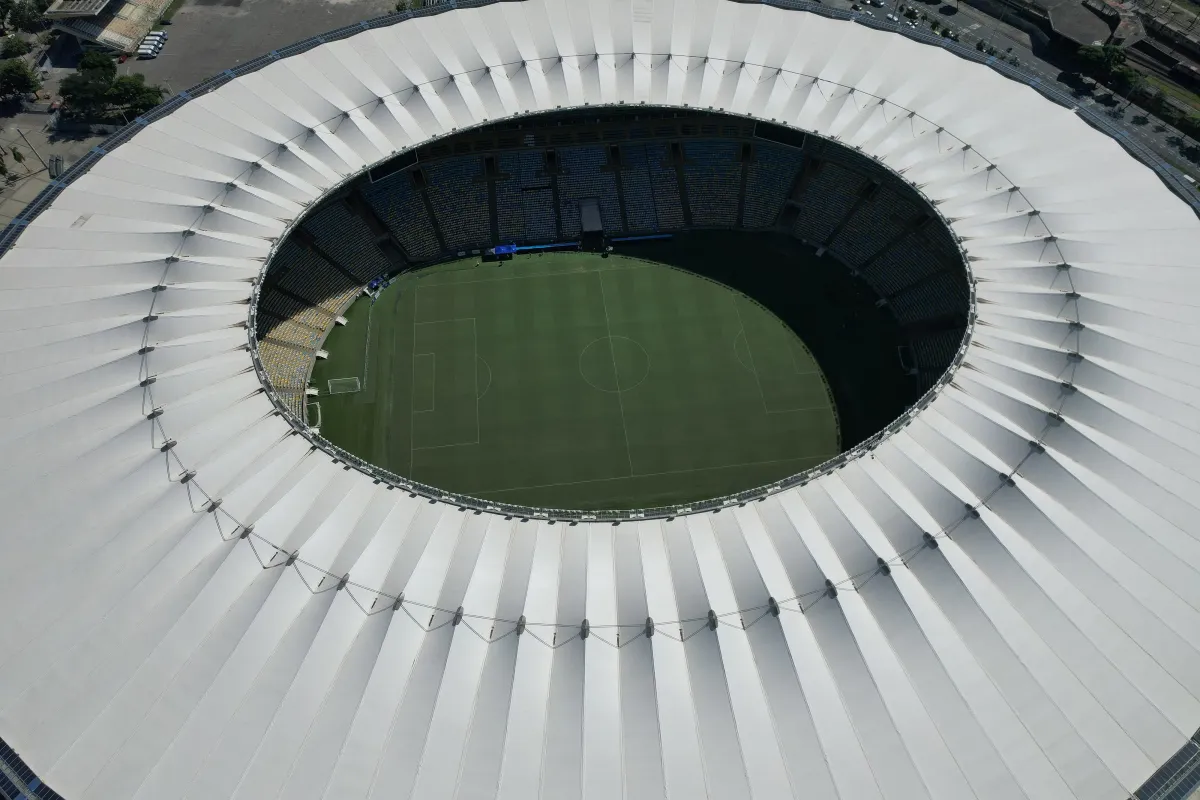 Fluminense e Santos medem forças no Maracanã em confronto decisivo pelo Campeonato Brasileiro